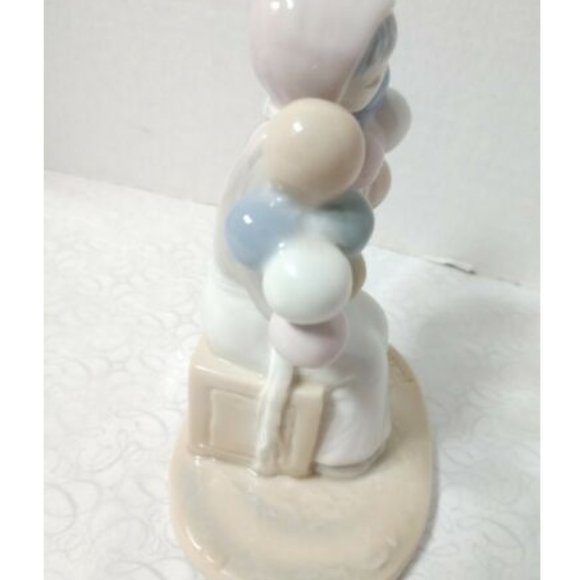 Beautiful Vintage Flavia Weedn Figurine Old Balloon Lady Ceramic Pastel - Picture 4 of 6